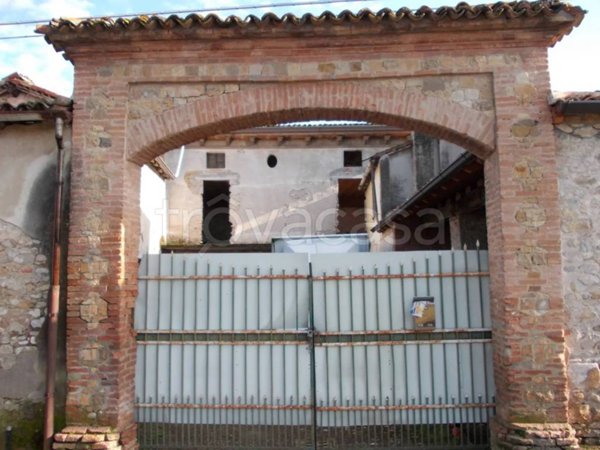 casa indipendente in vendita a Castell'Arquato