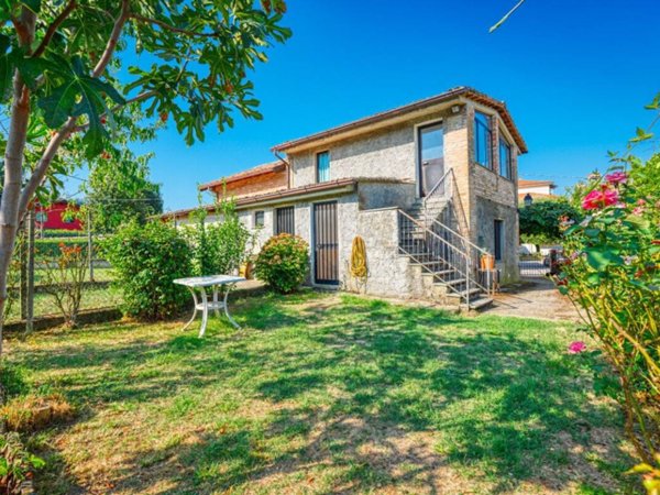 casa indipendente in vendita a Castell'Arquato in zona Vigolo Marchese