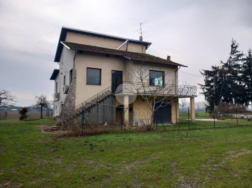 casa indipendente in vendita a Castel San Giovanni in zona Pievetta