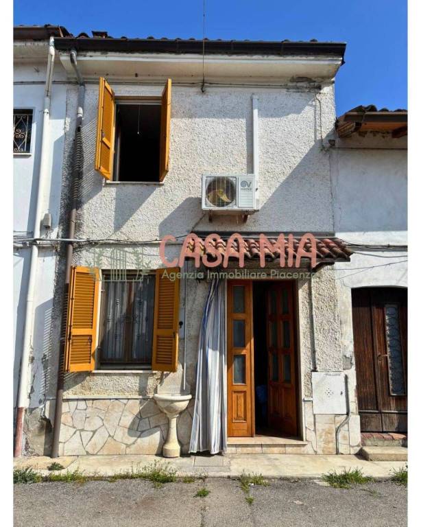 casa indipendente in vendita a Castel San Giovanni in zona Bosco Tosca
