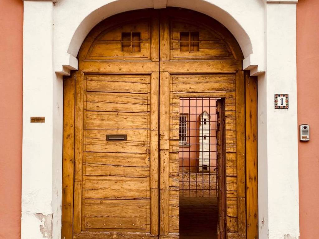 intera palazzina in vendita a Castel San Giovanni in zona Fontana Pradosa