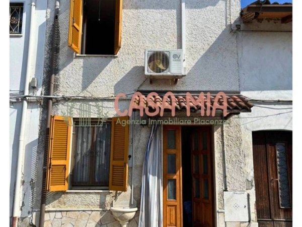 casa indipendente in vendita a Castel San Giovanni in zona Bosco Tosca