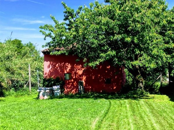 terreno agricolo in vendita a Castel San Giovanni in zona Fontana Pradosa