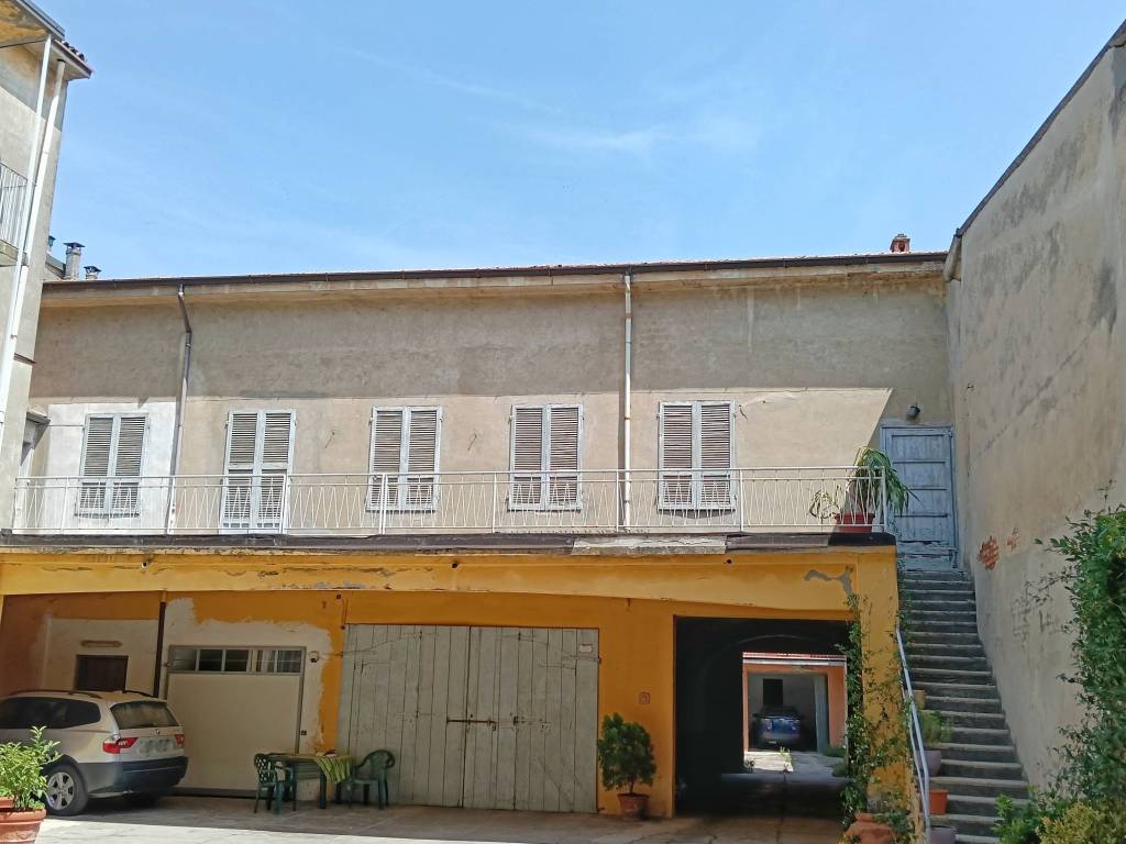intera palazzina in vendita a Castel San Giovanni