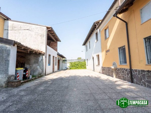 casa indipendente in vendita a Castel San Giovanni in zona Pievetta