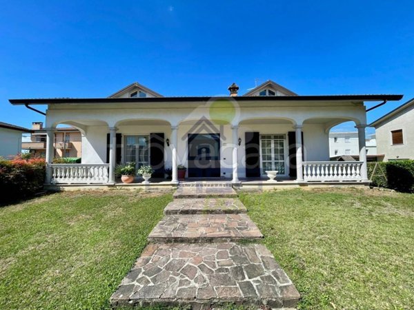 casa indipendente in vendita a Castel San Giovanni