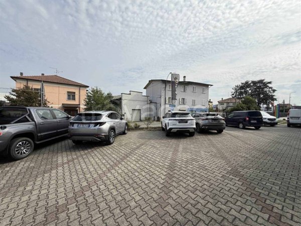 negozio in vendita a Castel San Giovanni