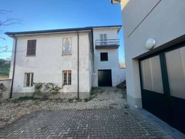 casale in vendita a Castel San Giovanni