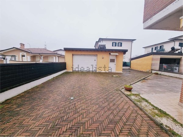 casa indipendente in vendita a Castel San Giovanni