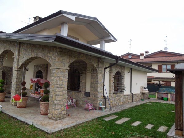 casa indipendente in vendita a Castel San Giovanni