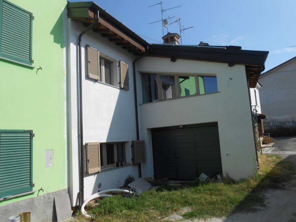 casa indipendente in vendita a Castel San Giovanni in zona Ganaghello