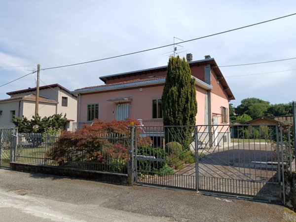 casa indipendente in vendita a Castel San Giovanni in zona Ganaghello