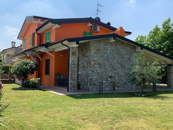 casa indipendente in vendita a Castel San Giovanni