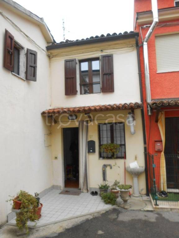 casa indipendente in vendita a Castel San Giovanni in zona Creta