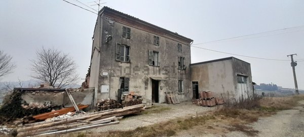 casale in vendita a Castel San Giovanni