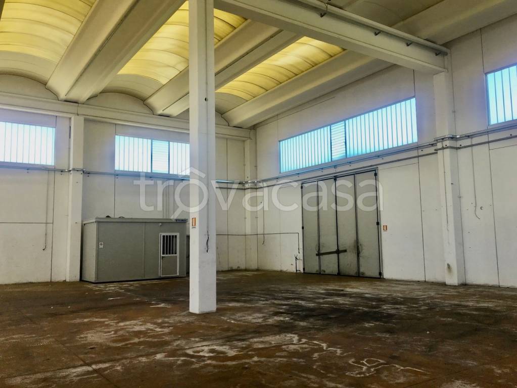 locale commerciale in vendita a Castel San Giovanni