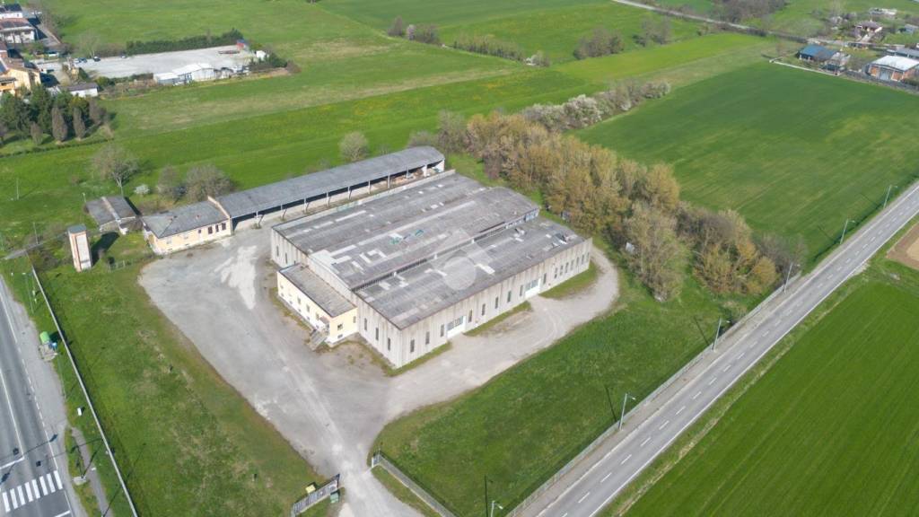 capannone in vendita a Castel San Giovanni