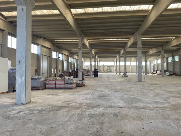 capannone in vendita a Castel San Giovanni