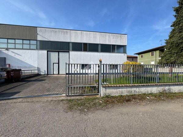 negozio in vendita a Castel San Giovanni