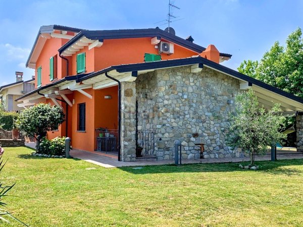 casa indipendente in vendita a Castel San Giovanni