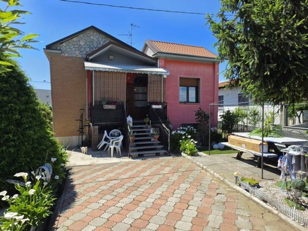casa indipendente in vendita a Castel San Giovanni