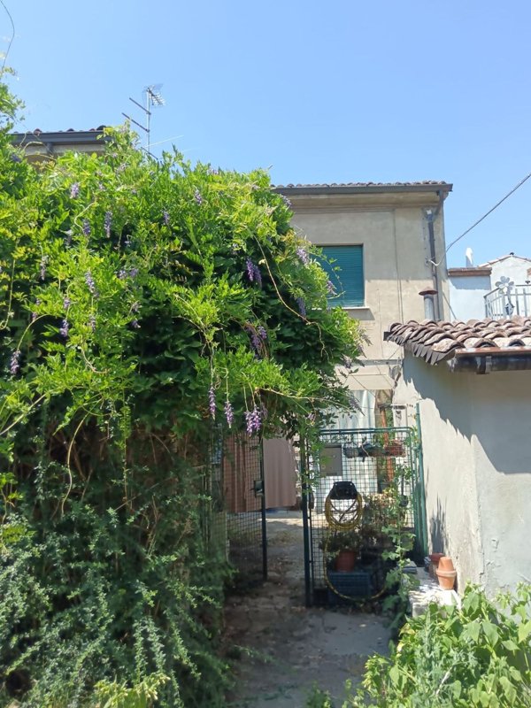 casa indipendente in vendita a Castel San Giovanni in zona Fontana Pradosa