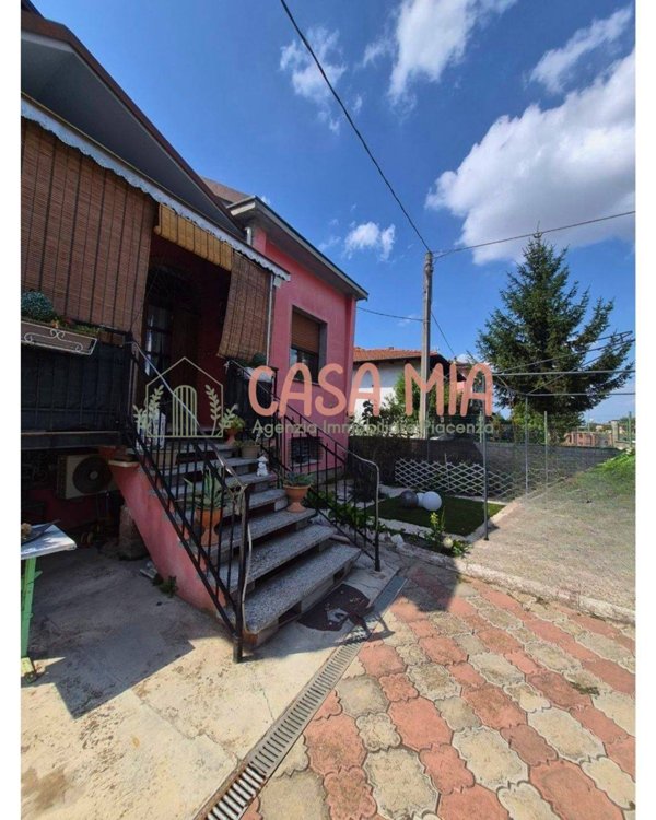 casa indipendente in vendita a Castel San Giovanni