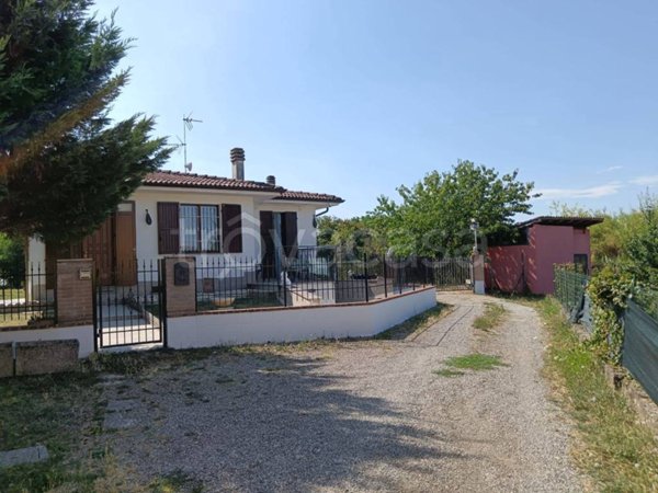 casa indipendente in vendita a Castel San Giovanni in zona Fontana Pradosa