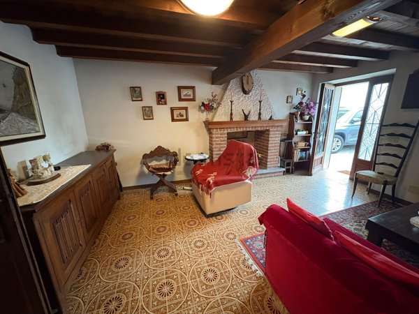 casa indipendente in vendita a Castel San Giovanni in zona Fontana Pradosa