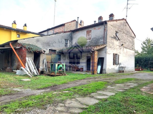 casa semindipendente in vendita a Castelvetro Piacentino in zona San Giuliano