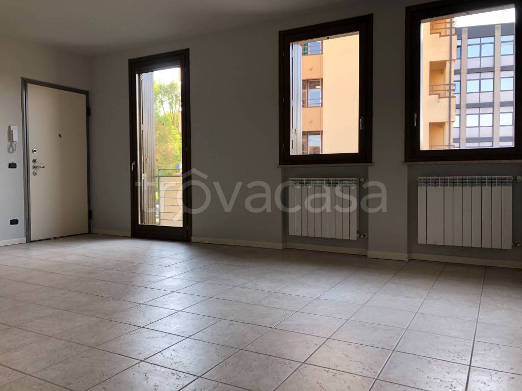 appartamento in vendita a Castelvetro Piacentino in zona Castelvetro