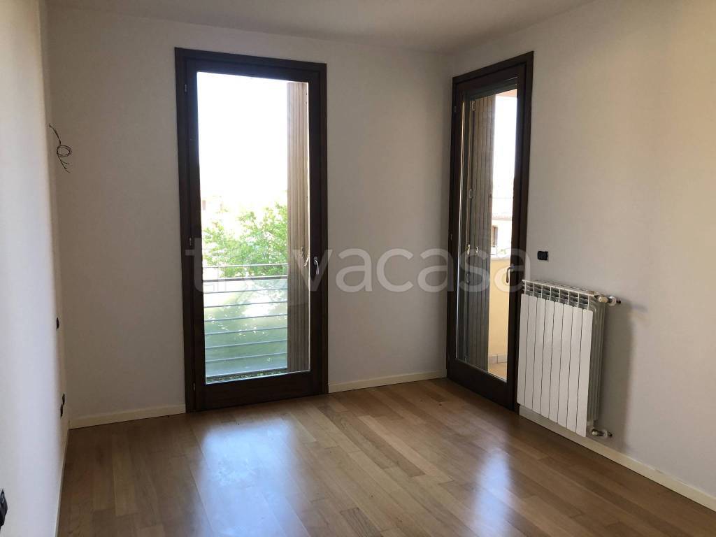 appartamento in vendita a Castelvetro Piacentino in zona Castelvetro