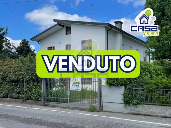 casa indipendente in vendita a Castelvetro Piacentino in zona Castelvetro