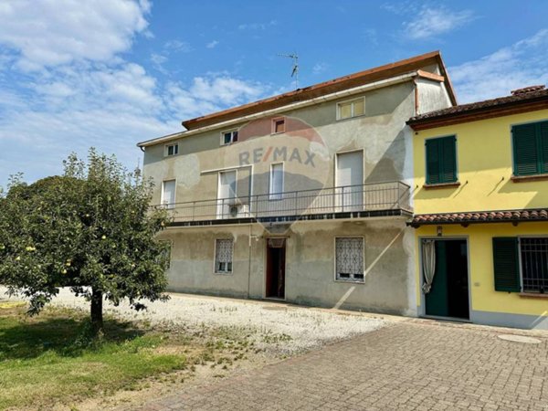 casa indipendente in vendita a Castelvetro Piacentino