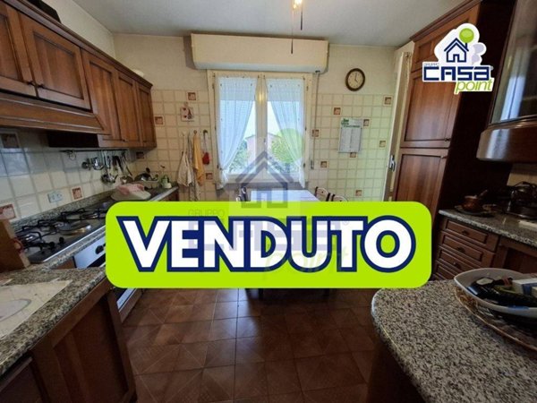 appartamento in vendita a Castelvetro Piacentino in zona Castelvetro