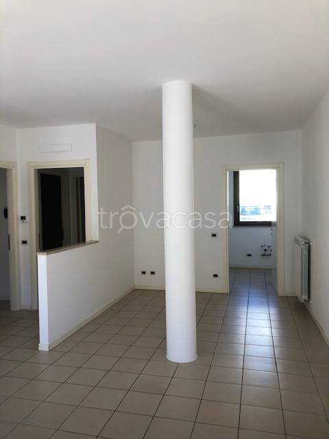 appartamento in vendita a Castelvetro Piacentino in zona Castelvetro