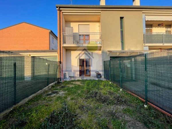 appartamento in vendita a Castelvetro Piacentino in zona Castelvetro