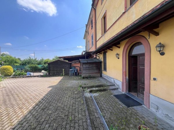 appartamento in vendita a Castelvetro Piacentino in zona Castelvetro