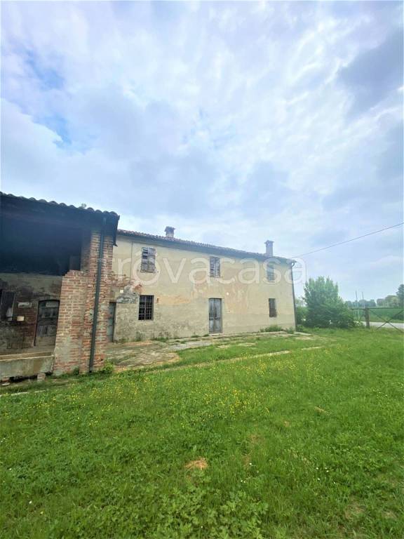 casa indipendente in vendita a Castelvetro Piacentino