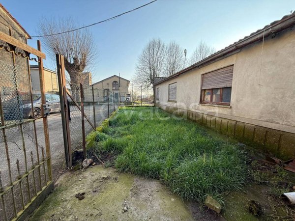casa indipendente in vendita a Castelvetro Piacentino