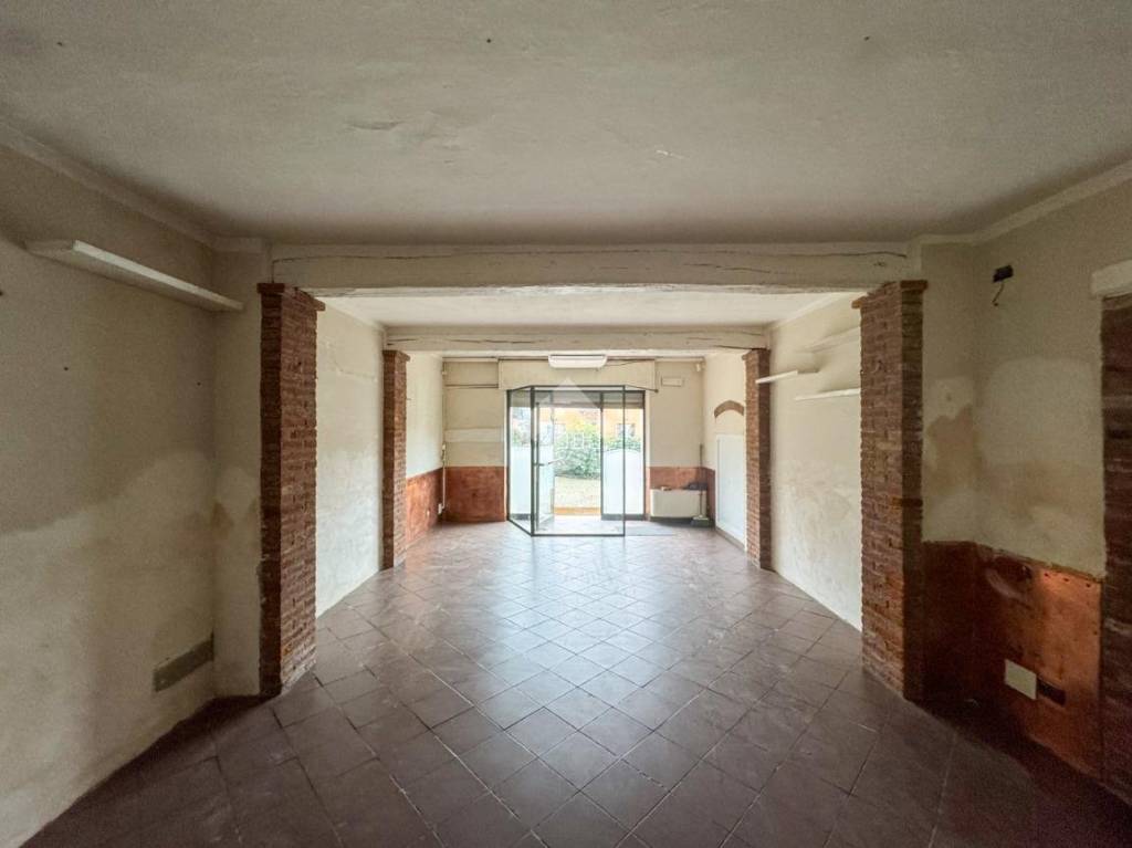 negozio in vendita a Castelvetro Piacentino