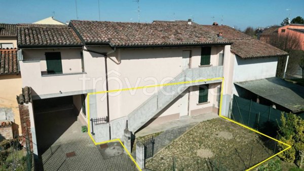 appartamento in vendita a Castelvetro Piacentino in zona Castelvetro