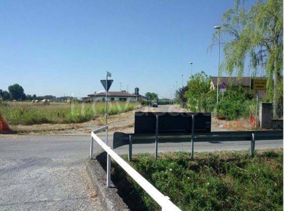 terreno agricolo in vendita a Castelvetro Piacentino in zona San Giuliano