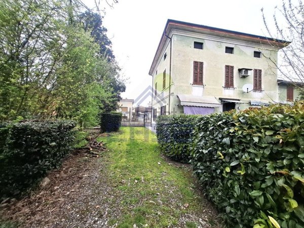 casa indipendente in vendita a Castelvetro Piacentino in zona San Giuliano