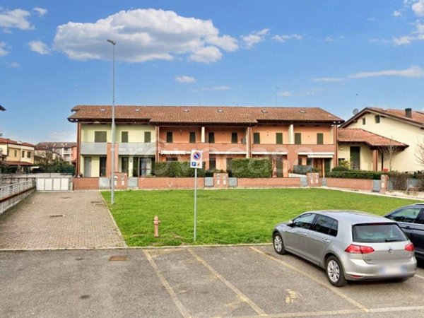 casa indipendente in vendita a Castelvetro Piacentino