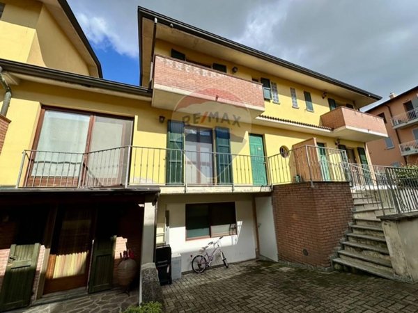 casa indipendente in vendita a Castelvetro Piacentino