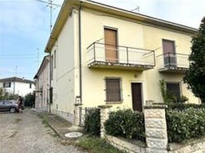 casa indipendente in vendita a Castelvetro Piacentino