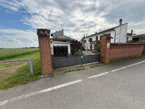 casa indipendente in vendita a Castelvetro Piacentino
