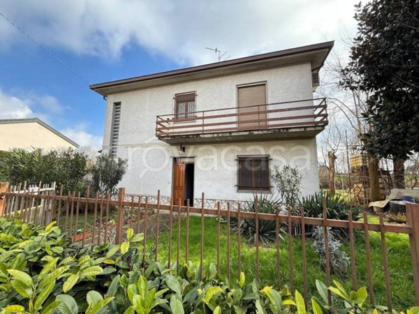 casa indipendente in vendita a Castelvetro Piacentino