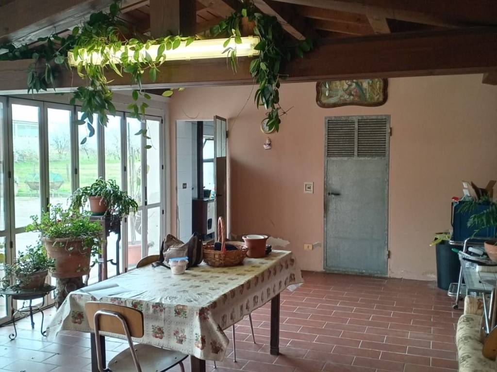 casa indipendente in vendita a Castelvetro Piacentino in zona San Giuliano